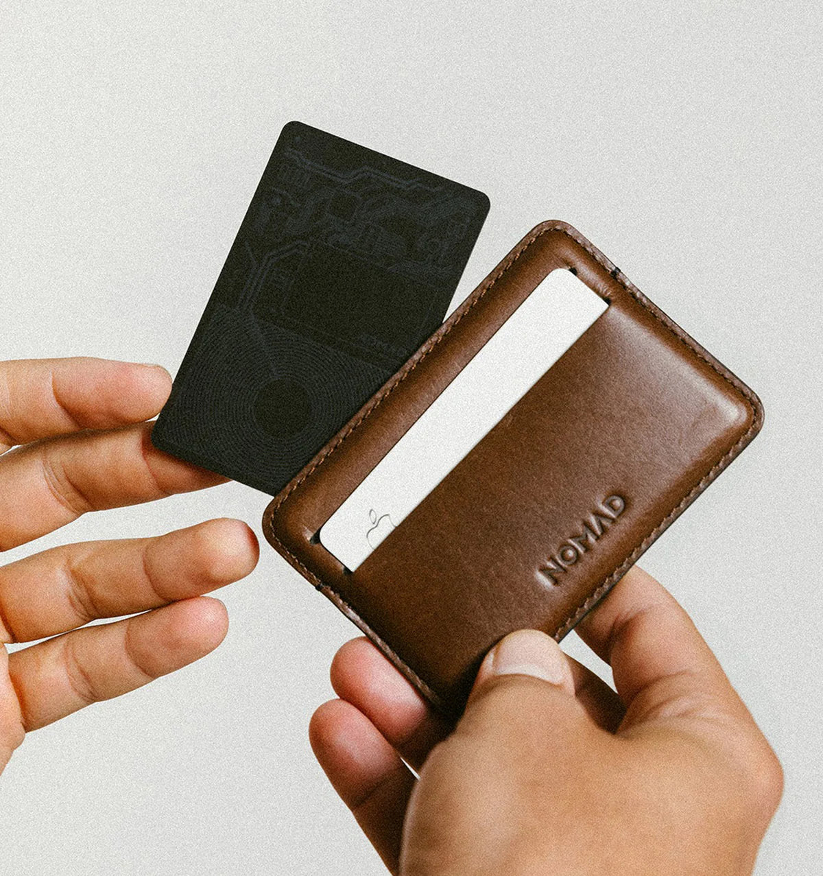 بطاقة التتبع الذكية