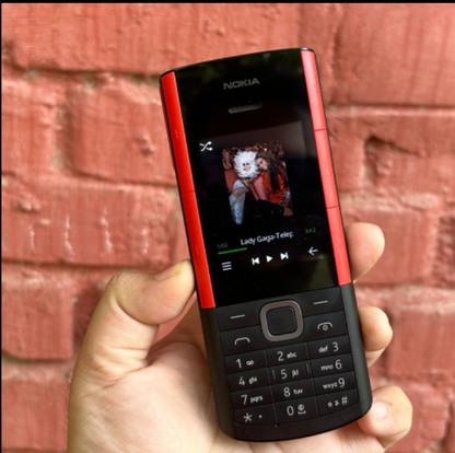 Nokia 5710 avec écouteurs Bluetooth