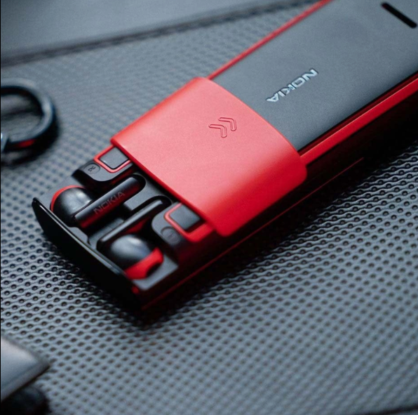 Nokia 5710 avec écouteurs Bluetooth