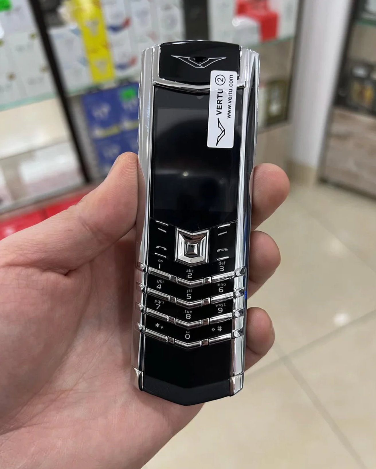 Vertu هاتف   الاصلي بتصميم فاخر .